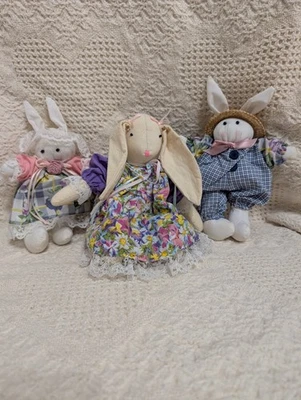 # 690 3 muñecas de tela de felpa conejito conejo en excelente estado. Foto 1 de 4