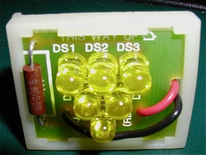 Bombilla LED ""Black Out, Stop" excedente de EE. UU., 24 V, amarilla, espacio libre, Unimog, S/H GRATIS EE. UU. - Imagen 1 de 4