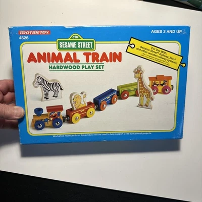 1995 Tootsie Toy Sesame Street Elmo conjunto ferroviário de madeira na caixa aberto para fotos  - Imagem 1 de 4