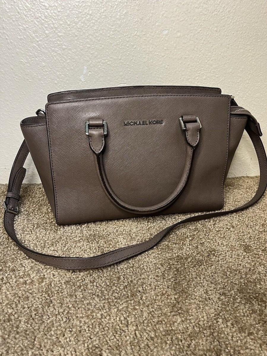 美品✨MICHAEL KORS Selma Messenger ペールグレー