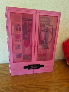 Barbie tragbarer Kleiderschrank Traumkleiderschrank Mattel mit Bügeln - Bild 1 von 4