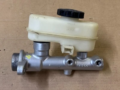 Cilindro maestro de freno Ford Mustang 87-93 con disco de tambor de recuperación de líquido 8,8 GT LX  Foto 1 de 4