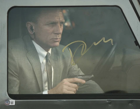 DANIEL CRAIG SIGNED AUTOGRAPH JAMES BOND 007 11X14 PHOTO BAS BECKETT COA Cover