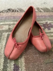 Clarks freckle ice artisan pink ballet style shoes. Size 4.5 UK. VGC - Picture 1 of 4