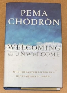 Welcoming the Unwelcome : Wholehearted Living in a Brokenhearted World (HC/GOOD) - Foto 1 di 1