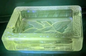 Verlys Glass signed ashtray 4.5x3.5 Love Doves - Picture 1 of 9