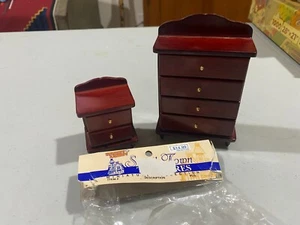 Hobby Lobby Kleinstadtschätze Miniatur Sammlung Kommode & Nachttisch - Bild 1 von 1