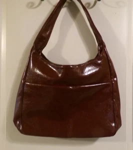 BOLSO DE HOMBRO ESTILO HOBO IMITACIÓN CUERO TEXTURIZADO ROJO INTENSO NUEVO SIN ETIQUETAS - Imagen 1 de 7