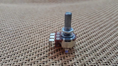 Mini B-10k Potentiometer Rotary Taper 10K PCB Solder Type Split Shaft - Image 1 of 2