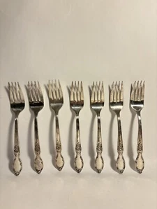 7 vintage Wm Rogers & Son Victorian Rose Silver Plate Dinner Forks 7 1/8 rare - Picture 1 of 8