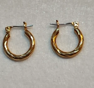 Vintage - Pierced earrings - 5/8 in Dia Hoop - Gold Tone - Picture 1 of 5