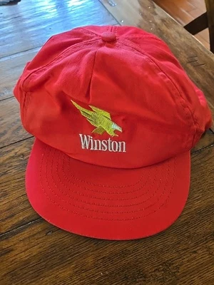 Sombrero de colección Winston’s Cigarettes rojo y dorado Snapback Foto 1 de 4