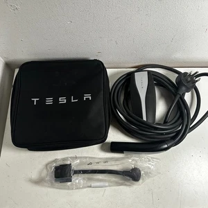 Tesla 1101789-00-M Gen 2 Black Portable Universal Mobile Connector Adapter - Picture 1 of 12