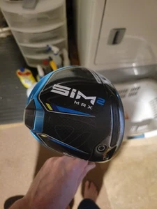taylormade driver sim 2 rh stiff shaft w/headcover and adding 3 wood headcover - Picture 1 of 7
