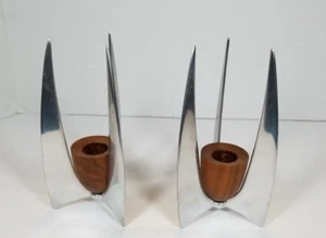 Juego de 2 candelabros modernos de mediados de siglo de madera de teca y metal de colección raros - Imagen 1 de 11
