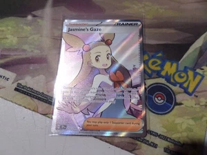 Pokemon SV Surging Sparks - Jasmine's Gaze UR Trainer Full Art #233/191 - Picture 1 of 2