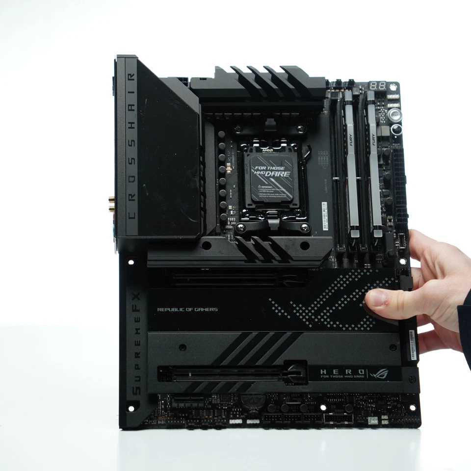 PARTS BUNDLE DEAL - ASUS ROG Strix Crosshair 670E, 2TB NVME, 64GB 5600 MT DDR5 - Image 1 of 3