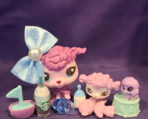 Auténticos caniches Littlest Pet Shop raros 2497 mamá 2498 bebé rosa ojos azules LPS - Imagen 1 de 9