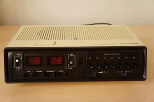 GRUNDIG Sono-Clock 210 - Radio-Wecker ( Bj.ca 1978 ) - Bild 1 von 8