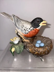 Estatuilla coleccionable vintage de Robin de cerámica con nido y huevos ~ entusiasta de los pájaros - Imagen 1 de 8