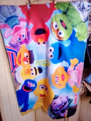 Cobertor vintage Gund 319959 Sesame Street. Poliéster lavável na máquina 30x45 - Imagem 1 de 4