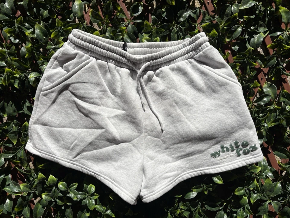 Pantalones cortos deportivos White Fox Boutique Offstage Lounge en gris jaspeado talla mediana Foto 1 de 4