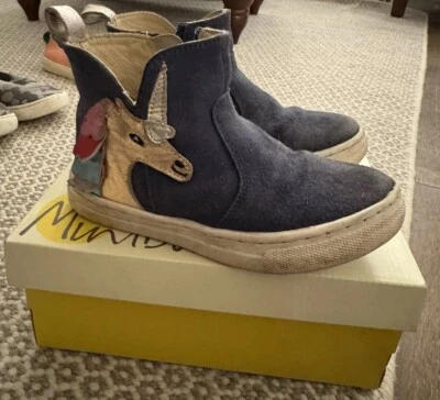 Mini Botas Boden Meninas Camurça Marinha Unicórnio Arco-íris Curtas com Zíper Tamanho 29 Reino Unido - Imagem 1 de 4