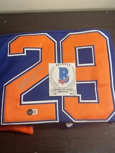 Maglietta Leon Draisaitl Firmata Autografata Edmonton Oilers BAS COA BH16352 BECKETT - Foto 1 di 5