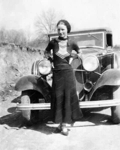 Bonnie Parker Ford 1932 Vintage 8x10 Photography Reprint - Picture 1 of 1