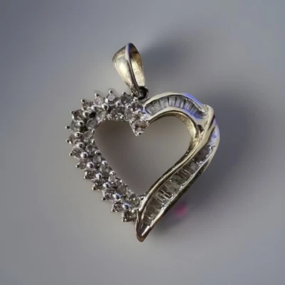 14 K Yellow Gold baguette and round Diamond Heart pendant - Image 1 of 4