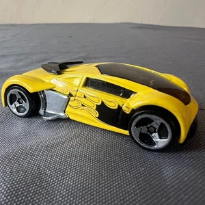 Hot Wheels Phantom Racer auto pressofusa giallo fiamme nere - Foto 1 di 7
