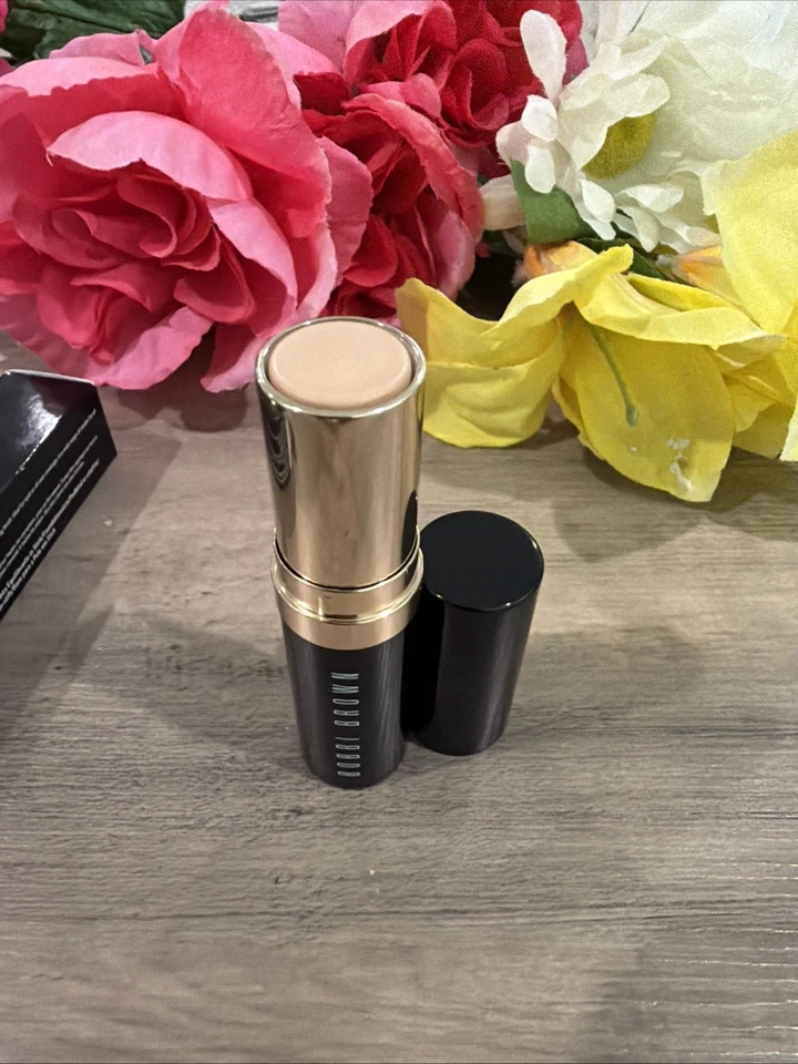 Base en barra Bobbi Brown Skin N-012 porcelana Foto 1 de 4