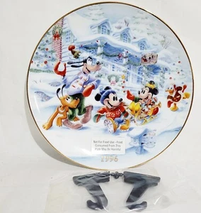 Walt Disney Mickey’s Winter Wonderland Christmas Plate 1996 Mickey Goofy New - Picture 1 of 11