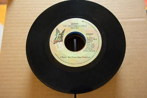 QUEEN "FAT BOTTOMED GIRLS / BICYCLE RACE" 45 RPM 7" SINGLE VG ELEKTRA - Picture 1 of 4