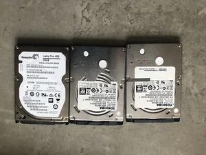 LOT OF TOSHIBA AND SEAGATE 2.5IN 7MM HDD - ST1000LM049 HDD DRIVE - FOR PARTS - Picture 1 of 4