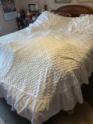 Colcha de chenille padrão diamante branco tamanho queen 14” babado 2 fronhas algodão - Imagem 1 de 4