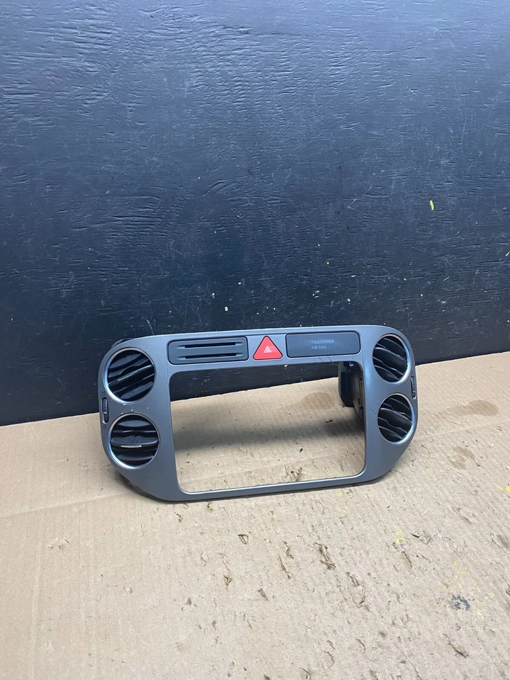 Volkswagen Tiguan 2009 2010 2011 tablero central radio bisel moldura M8448 DG Foto 1 de 4
