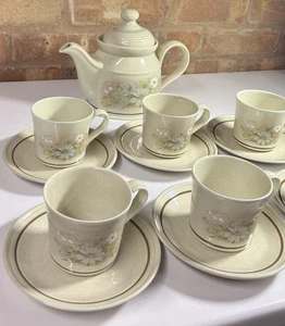 Royal Doulton Florinda 1980 Tea Set – Teapot with Cups & Saucers - Picture 1 of 8