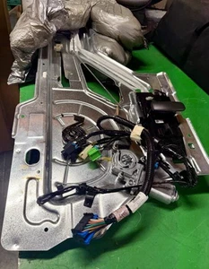 GENUINE GM 15221956 FRONT SIDE DOOR LOCKING SYSTEM MODULE W/WINDOW REGULATOR - Picture 1 of 12
