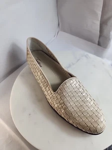 Trotters Women's Woven Leather Liz Loafers Size 10.5  Medium White Slip-On  - Picture 1 of 9