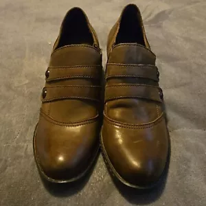 Born Brand Leather Size 11 Heeled Ankle booties zipper side - Picture 1 of 10