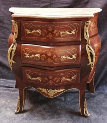 Commode en bois massif marqueterie plateau de marbre d un chateau à Bordeaux - Photo 1/4