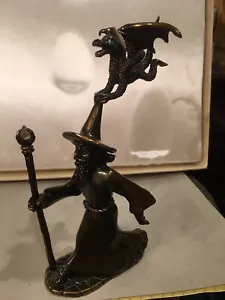 "DRAGÓN BEBÉ VOLADOR BRONCE Y MAGO CAMINANTE DE BRONCE FIRMADO ""HONECK""" - Imagen 1 de 8
