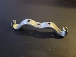 1164920143 Muffler Bracket Lower for MB Mercedes 280 380SL 280SE NOS - Foto 1 di 2