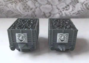 SET DI (2) AUTO A CARBONE VINTAGE 1990 ERTL PLASTICA THOMAS TANK & FRIENDS FASTIDIOSE  - Foto 1 di 9