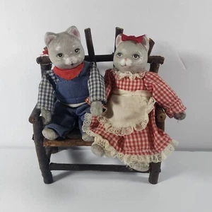 Vintage Land Bauer Katzen auf Bank Porzellan Puppen mit weichen Körpern - Bild 1 von 6