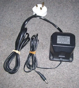 Atari 400 Computer Konsole C0 60592-34 Netzteil 9V 27VA Getestete Ok - Zdjęcie 1 z 2