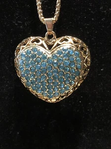 Betsey Johnson Halskette HERZ Kristall blau Kristall Herz Geschenkbox Organzabeutel - Bild 1 von 9