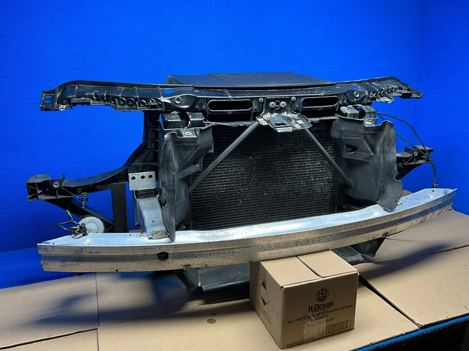 2006-2009 宝马 X3 E83 Radiator 冷却风扇 SHROUD 发动机加固支持原始设备制造商 — 第 1/4 张图片