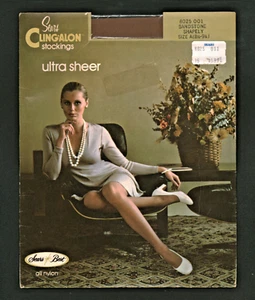 Medias ultra transparentes Sears Cling-Alon talla 8 1/2-9 1/2 arenisca años 70 paquete dama - Imagen 1 de 2